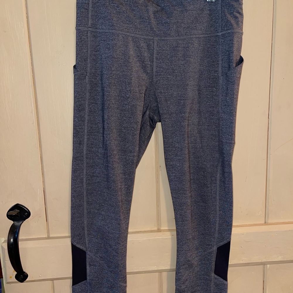 Lululemon, cropped grey legging, size 4/6